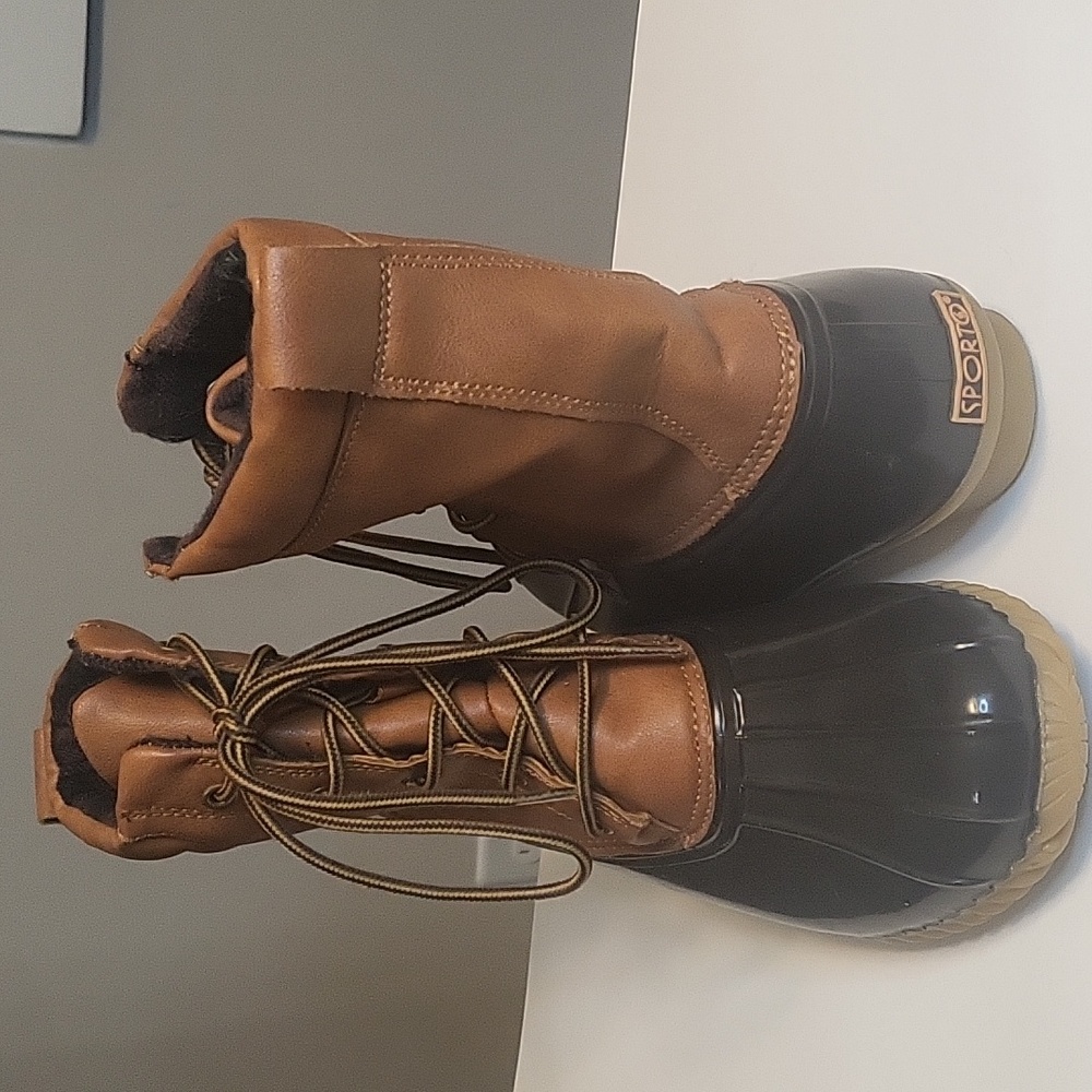 Snow boots